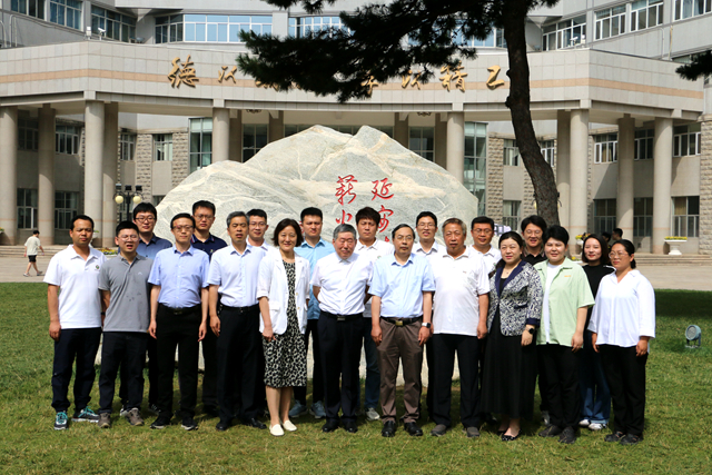 獲獎團(tuán)隊合影-王西彬_副本.jpg